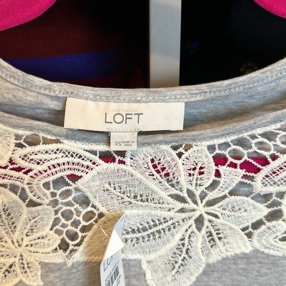 Lift gray with white embroidery sleeveless top size XS NWT​ - Picture 2 of 3